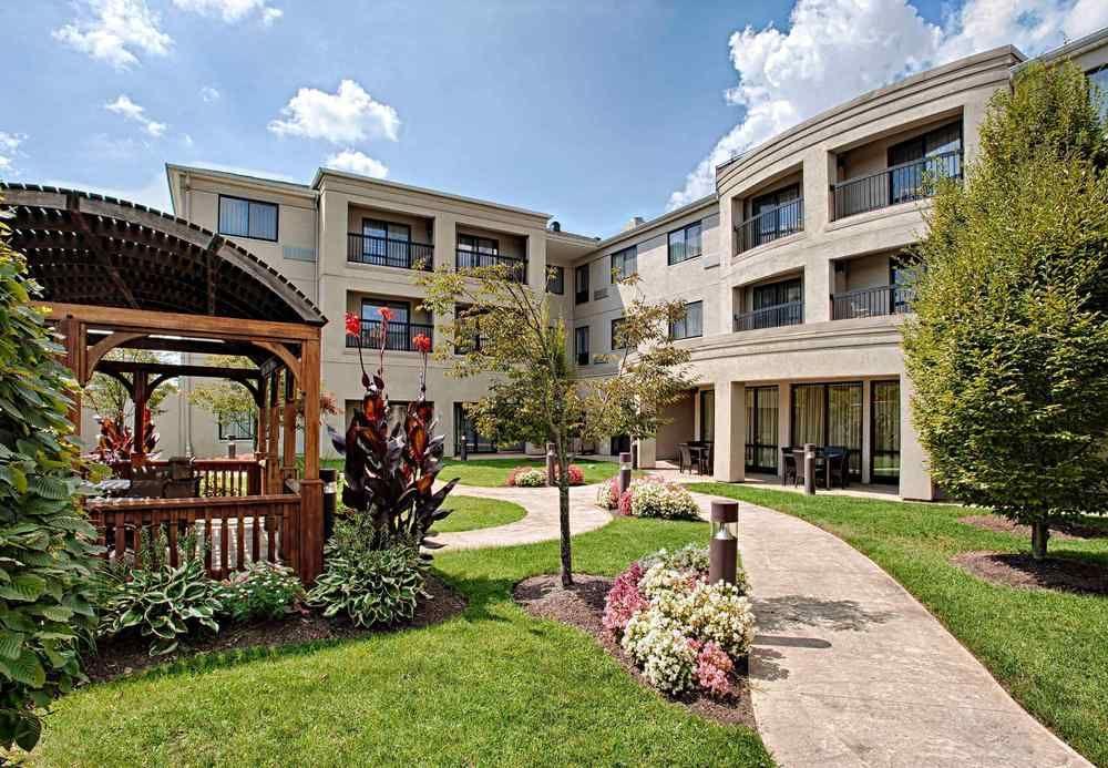 Courtyard Wall At Monmouth Shores Corporate Park Εξωτερικό φωτογραφία