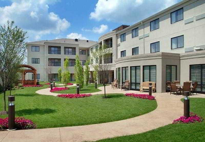 Courtyard Wall At Monmouth Shores Corporate Park Εξωτερικό φωτογραφία