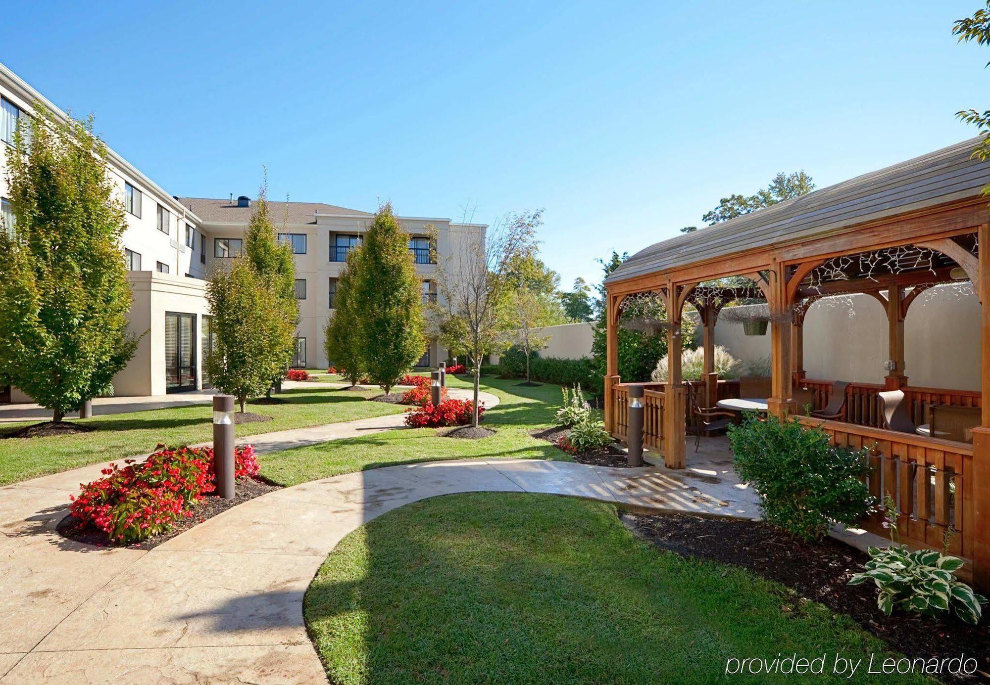 Courtyard Wall At Monmouth Shores Corporate Park Εξωτερικό φωτογραφία